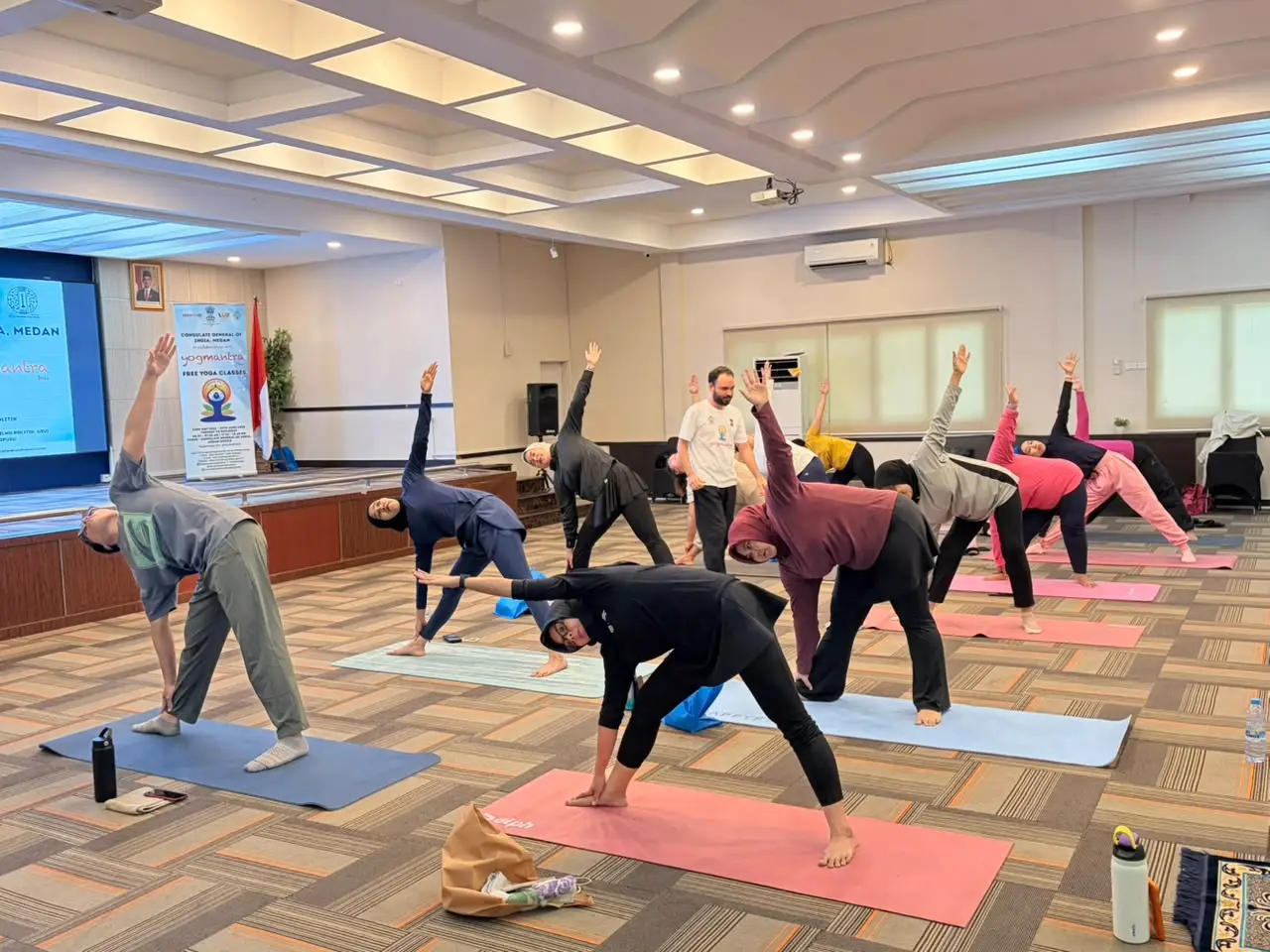 FISIP USU Perkuat Kerja Sama Internasional melalui Free Yoga Class Bersama Konsulat Jenderal India di Medan